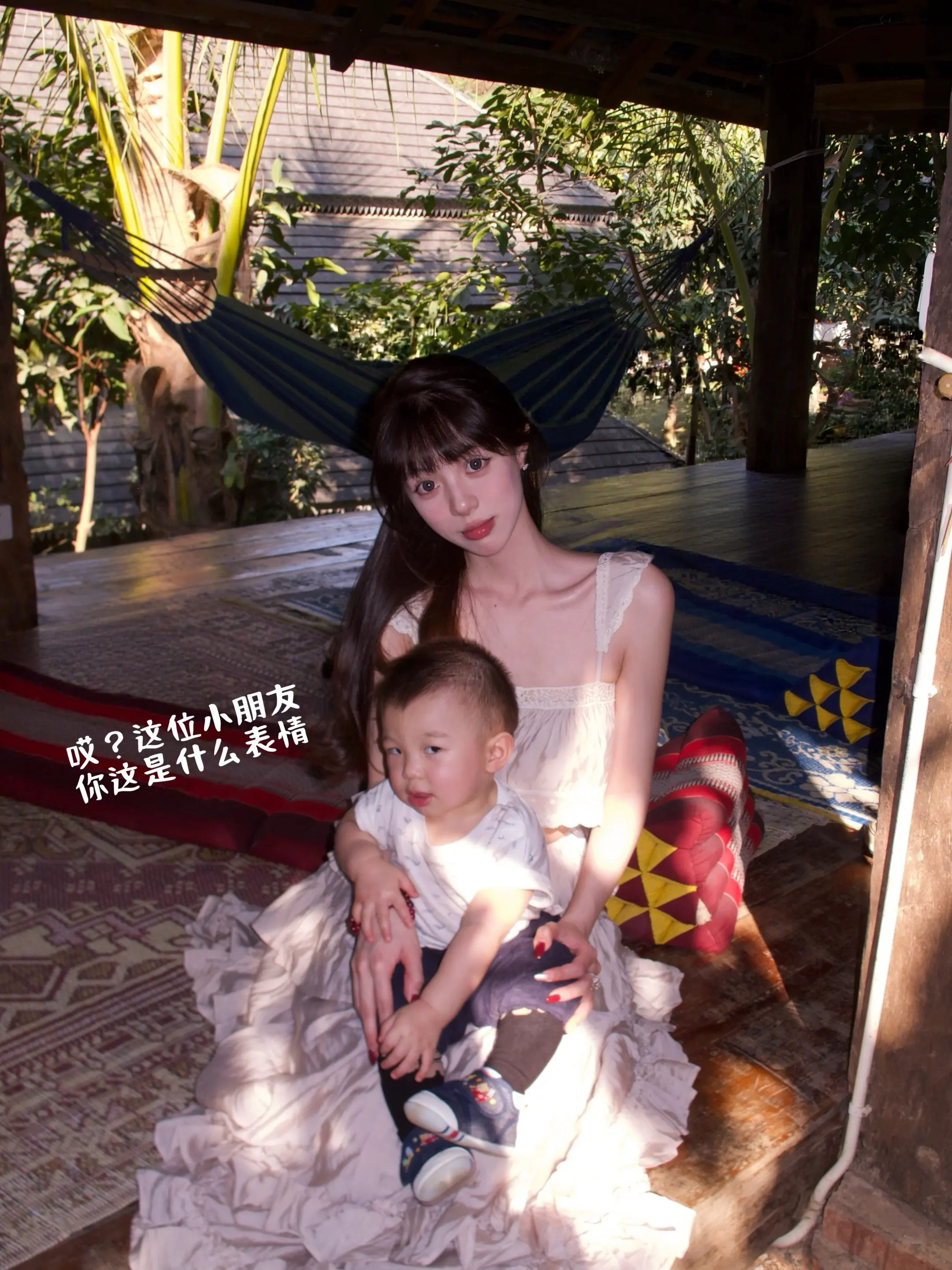 仿佛你只需轻轻看我一眼。