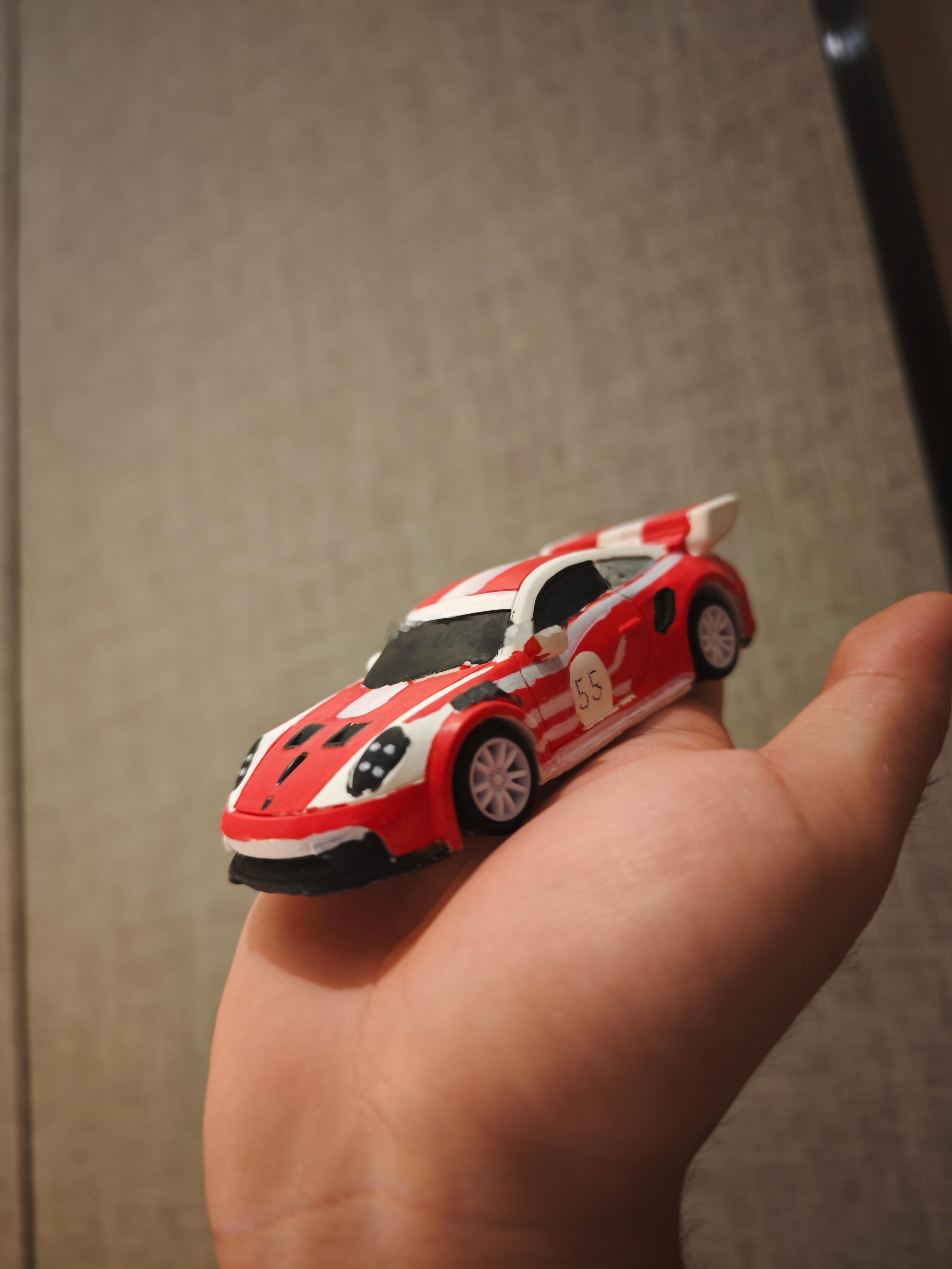 今天也算是和阿联酋王室女车手合上影了，PCCA 首位女PRO车手 Amna Al