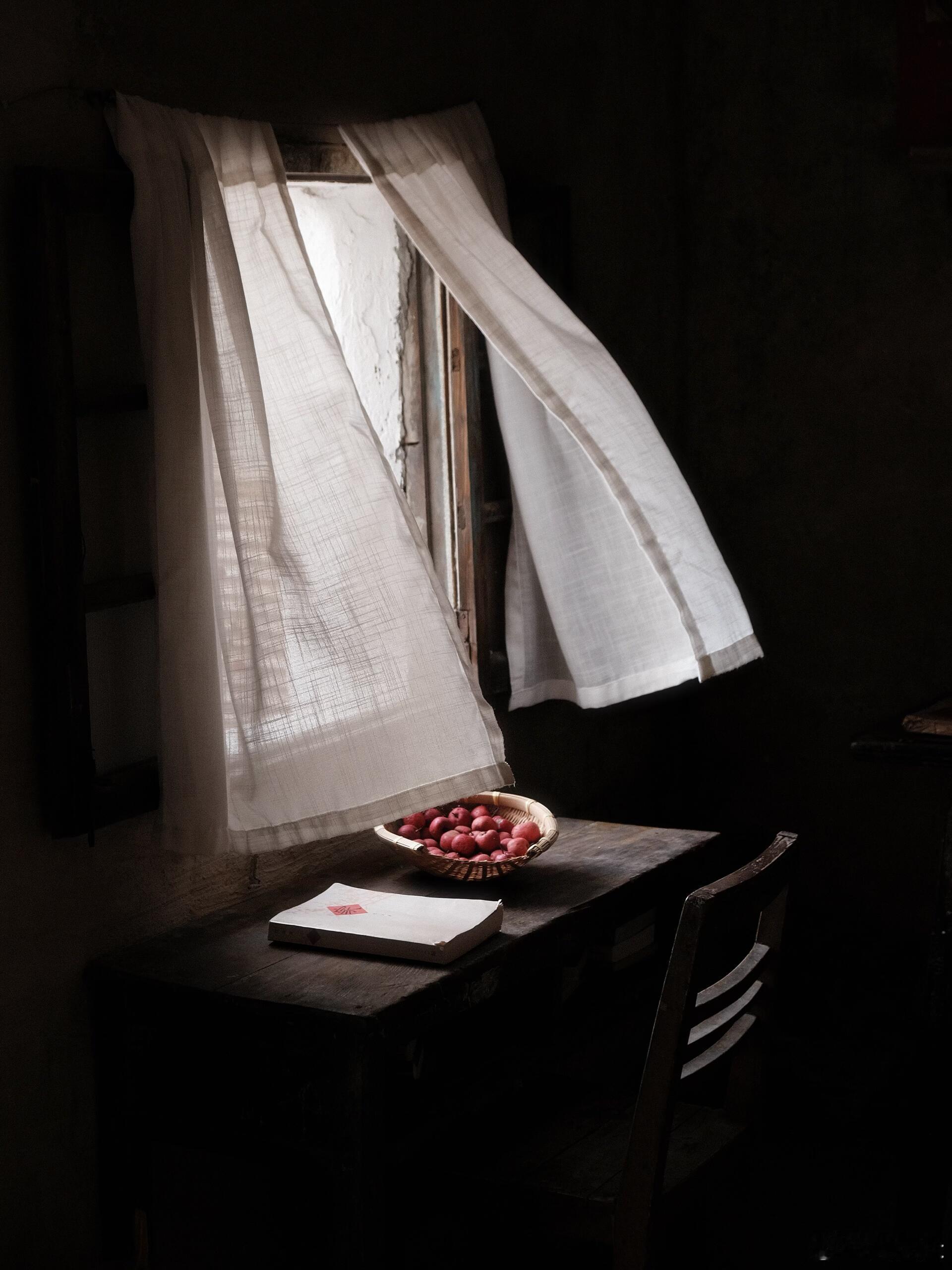 人就像活在一种奇特的气场里，这个气场看不见，但别人能清晰地感觉到。人生感悟人生的