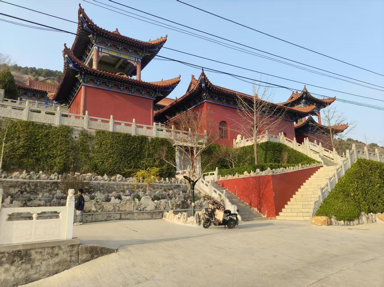 你有哪些春日踏青好去处我们附近的望海寺，燕龙寺，卧龙山，都是旅游的好去处，