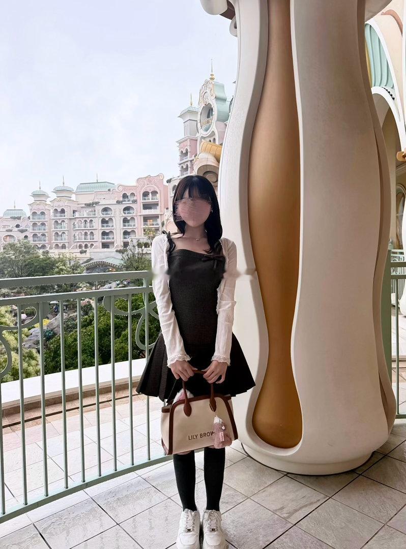 宝子们上期格子裙搭配开衫穿不错哦 
