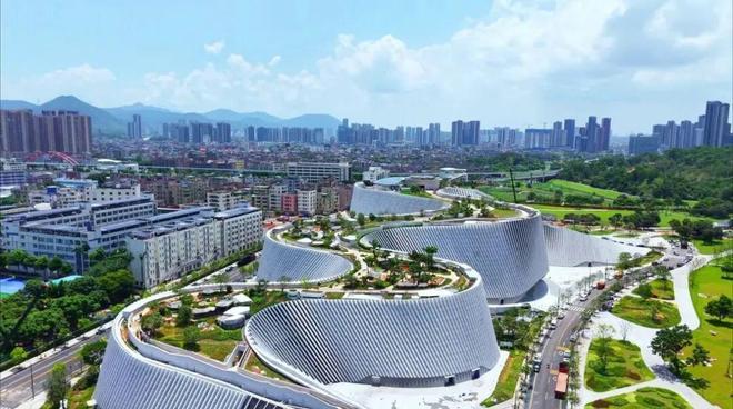 深圳自然博物馆近期开放，据说是深圳首次试行独立化市场运营的公共博物馆，门票价为8