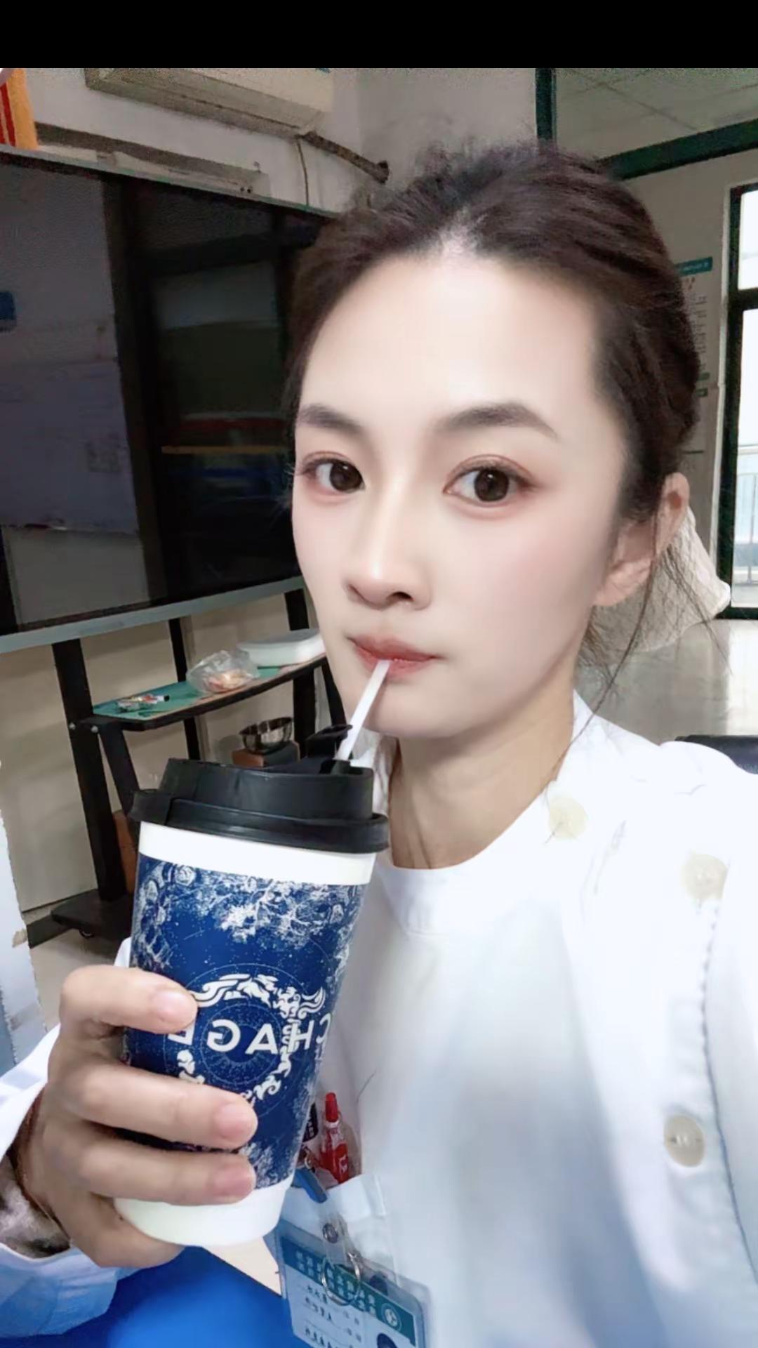 人可以菜，但必须装什么一生一世一双人，我是共产主义接班人