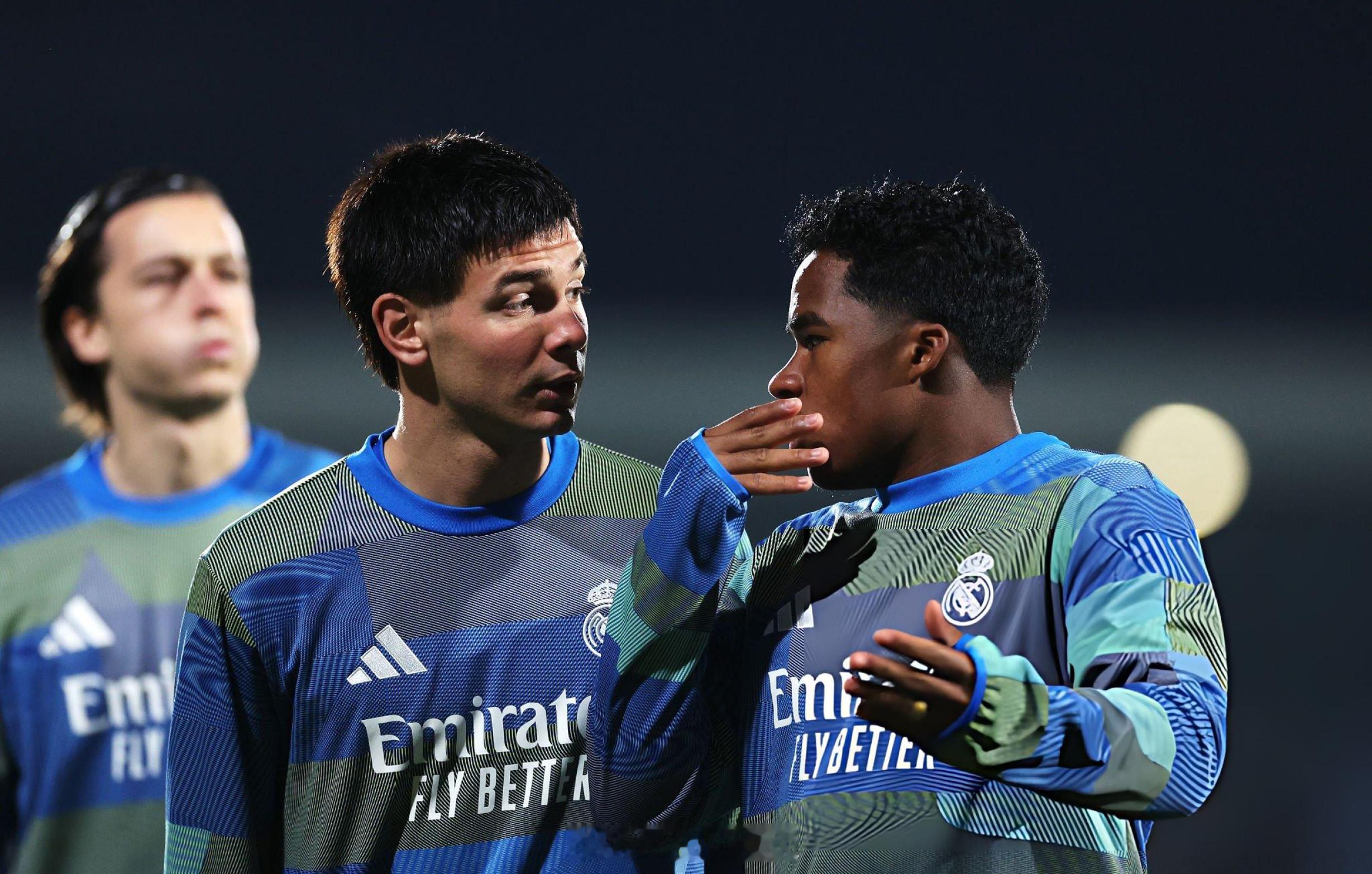 马斯坦托诺 🇦🇷小坦皇马队友🇧🇷恩德里克租借加盟里昂，不包含买断条款，里