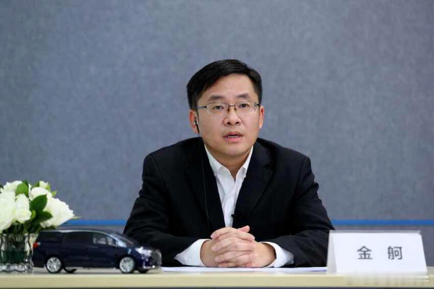 别克GL8当年的掌舵人，现在在蔚来，做萤火虫的掌舵人......而别克GL8当年