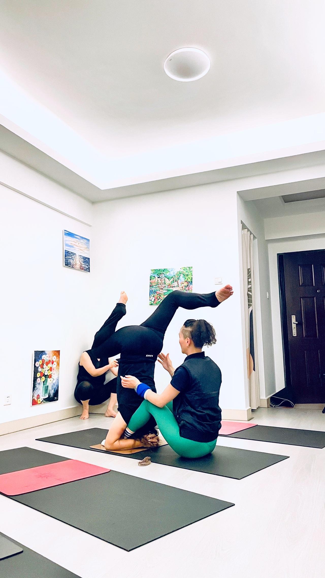 瑜伽老师这样的短发会不会有点小酷酷的呢