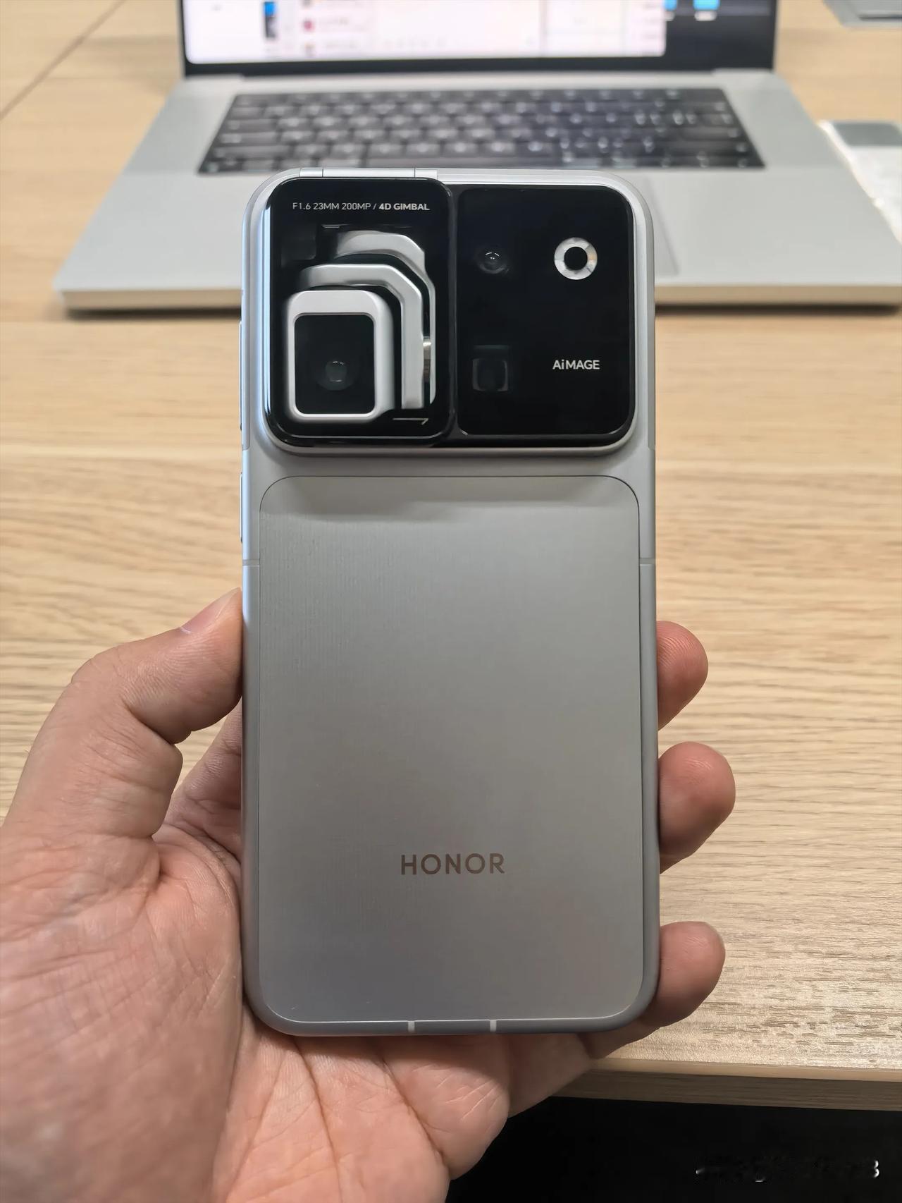 荣耀 Robot Phone 已经拿到了，有什么想要了解的？[吃瓜群众]