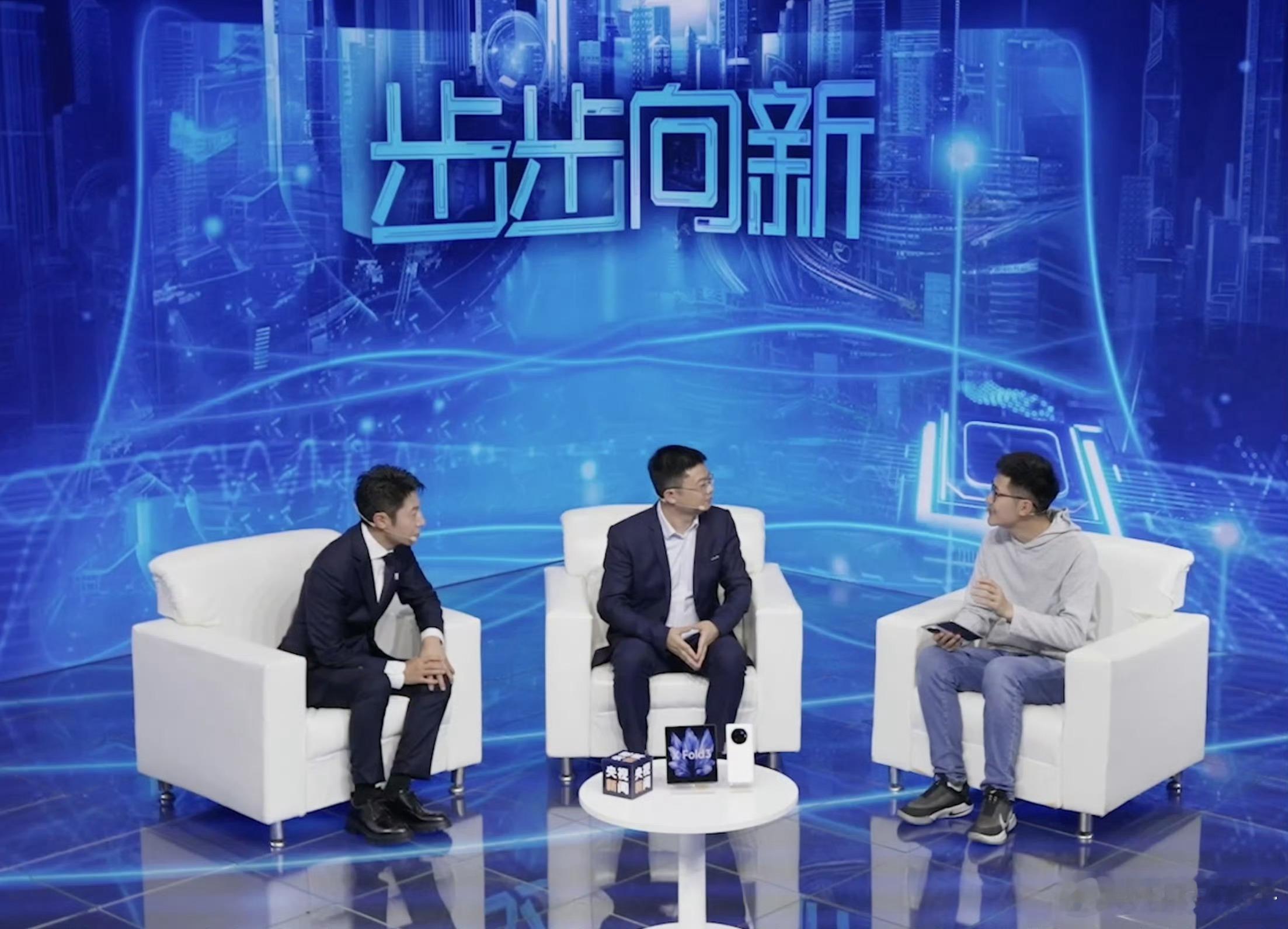 #撒贝宁解密vivo蓝科技# 央视知名主持人小撒亲自来给蓝厂解密。众所周知撒老师
