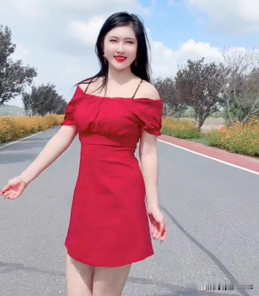 情人之间的爱意，只有两次
一次是相遇时，一次是相处里
两个人相遇时的心动，
是命