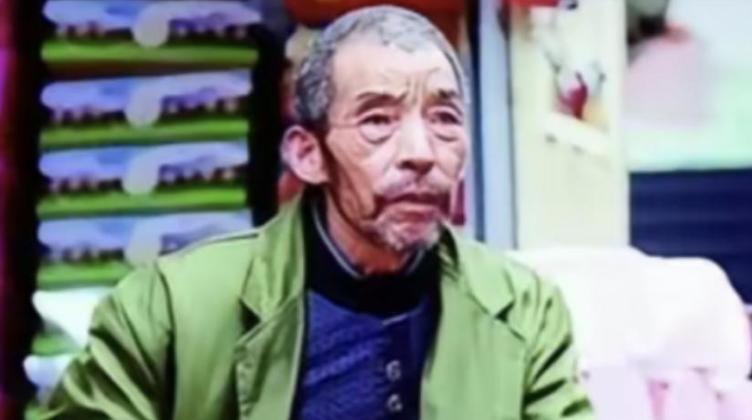 1992年，武汉街头的煎饼摊主捡到2个女婴,他终生未娶，二十年后，女儿们成了博士