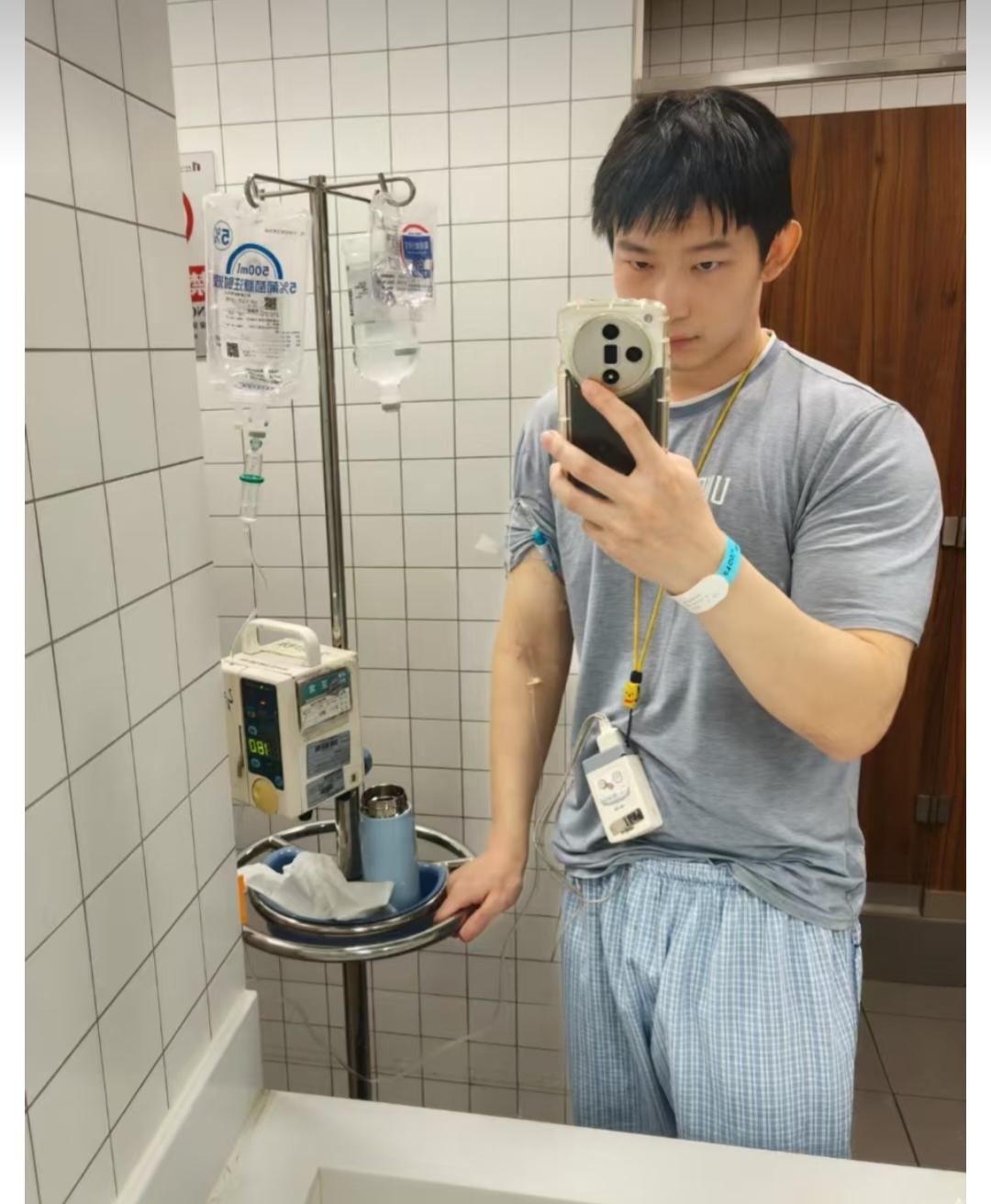 人到中年太可怜了
我邻居今天刚过50岁生日，儿子3岁没有的爸爸
10几年来一个人