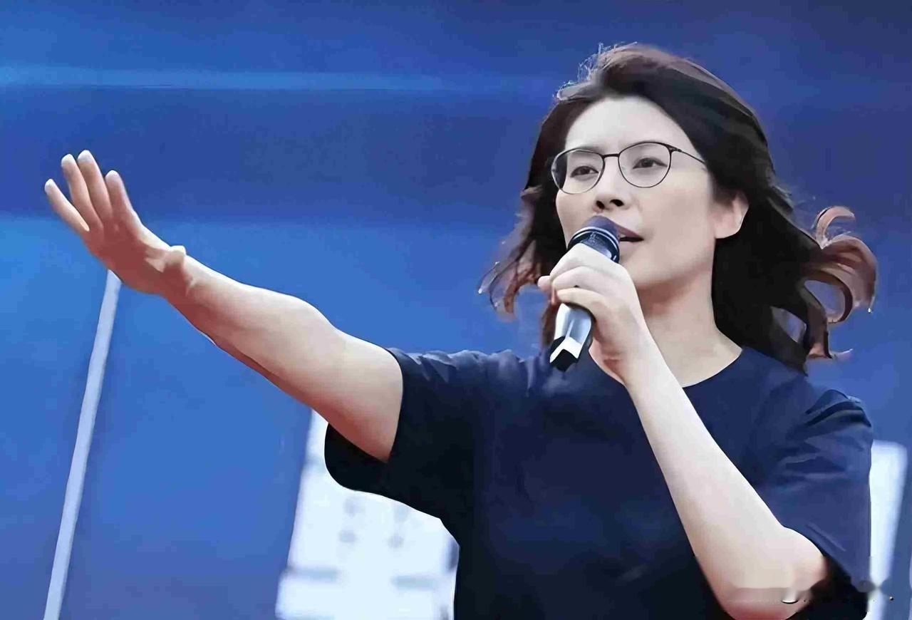 郑丽文险胜，蓝营沉默，她能带国民党翻身吗？

2025年10月18日，国民党主席
