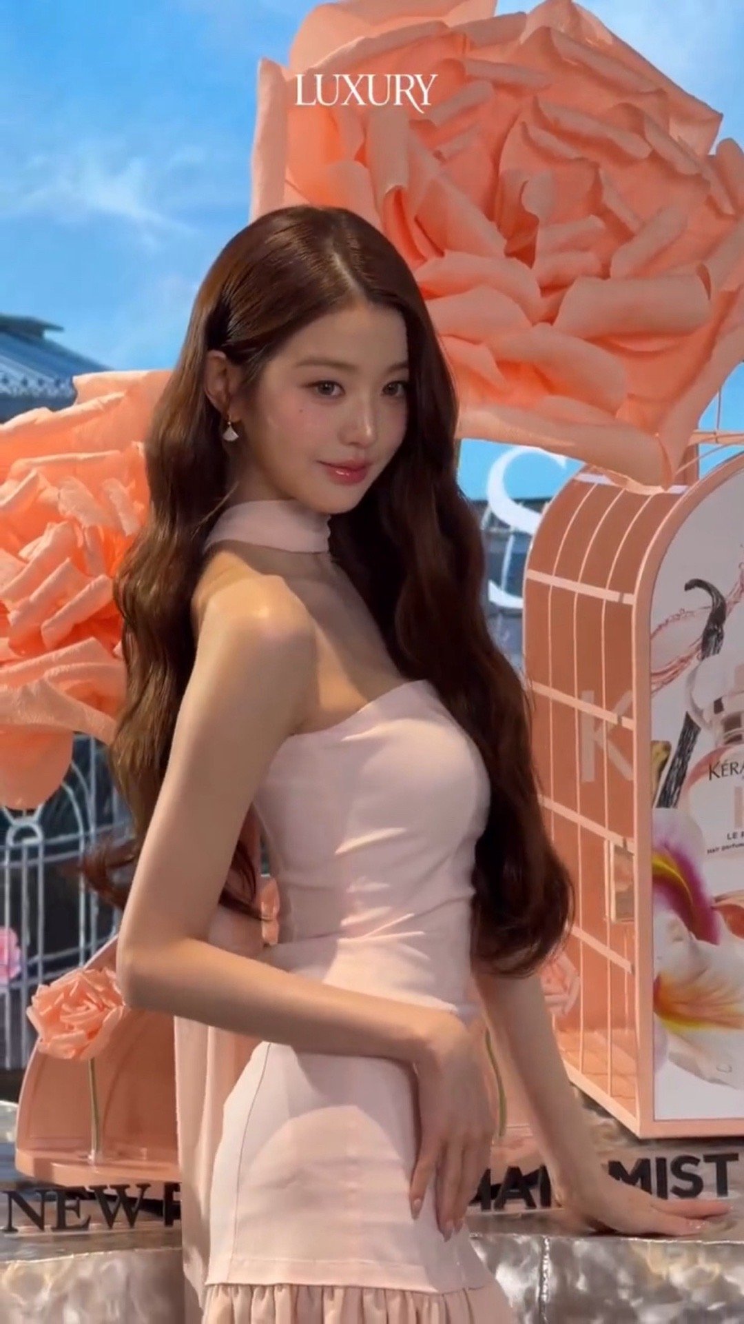 这种程度的美貌用仙卵形容已经不够了… 