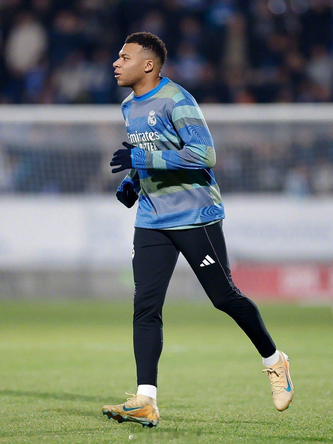 热身进行时💪比赛马上开始，你准备好了吗？  cr：皇家马德里足球俱乐部 