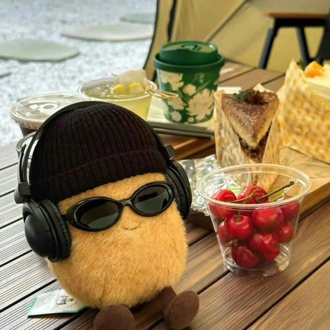 感觉自己活成了当代山顶洞人，刚被考古队从地下室挖出来！

你看啊，平时有人请吃饭