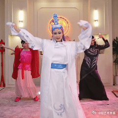哪吒来了刘畊宏直播间也得跳操 大家来了刘教练的直播间都是要跳操的，看到这一次他本