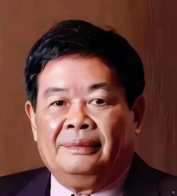 2013年，曹德旺想在美国买个8万平米的厂房，房东是个犹太人，开价2800万。曹