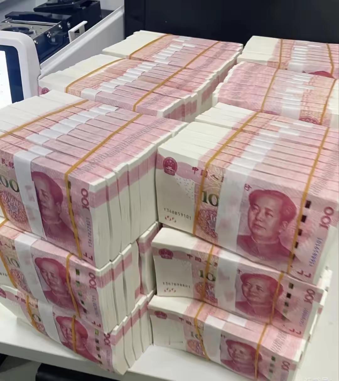 100 万？ 这辈子能挣几个100万，人和人差别可太大了。就说王梦珂，原本是大厂