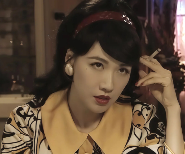 郭柯宇说李施嬅还好没结婚 考古了一下李施嬅，演《金宵大厦》的时候真美啊，多演戏吧