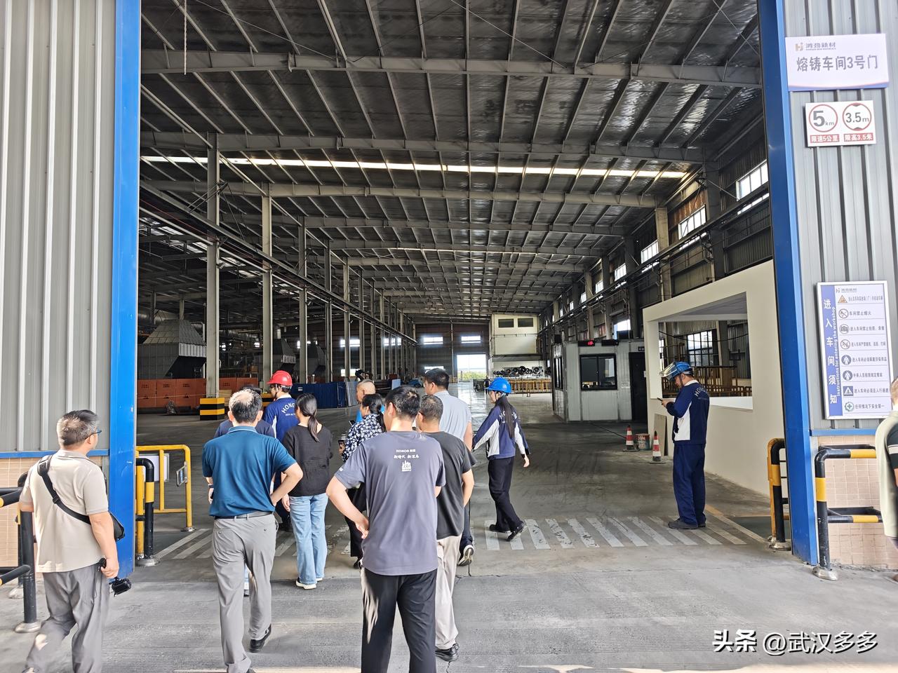 【网络名人探访华劲铝业】7月24日，网络名人咸宁行走进湖北华劲铝业。作为全国绿色