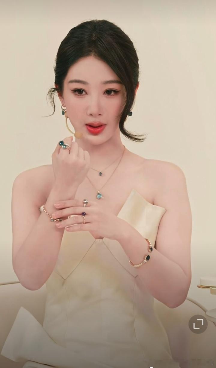 有点像杨怡？ 