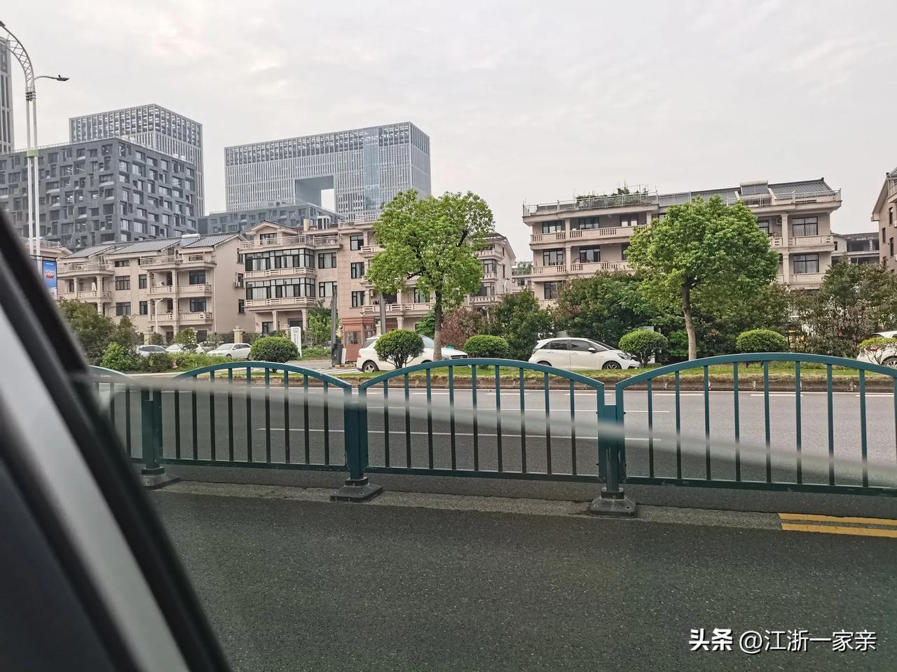 虽说东阳这几年变化大，但东阳与义乌的差距真的是越来越大，就城市建设品质而言，义乌