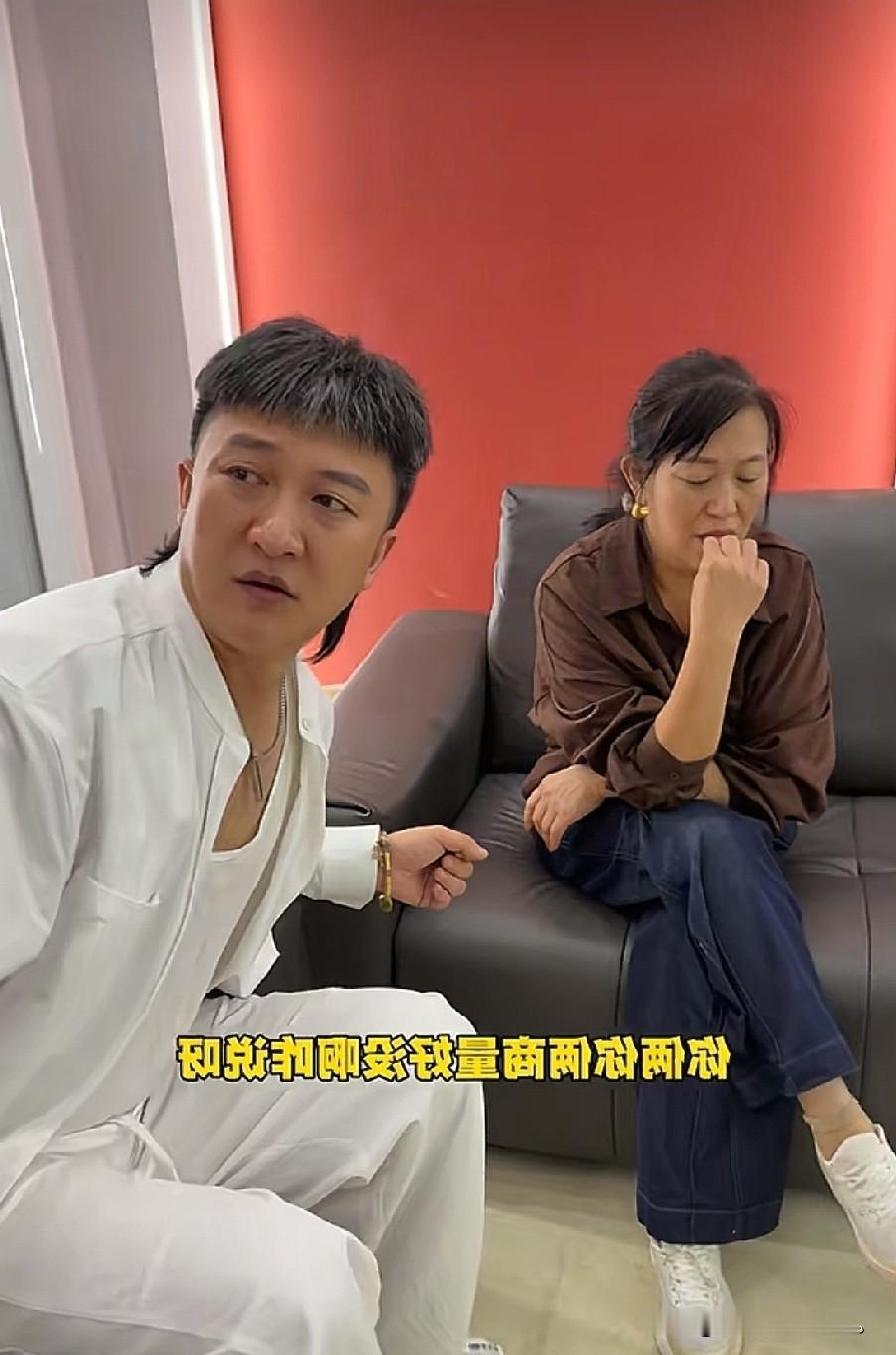 小故事！
    上午 佟小喵她们一行人开直播，二子在 他直播间里格外活跃。等下