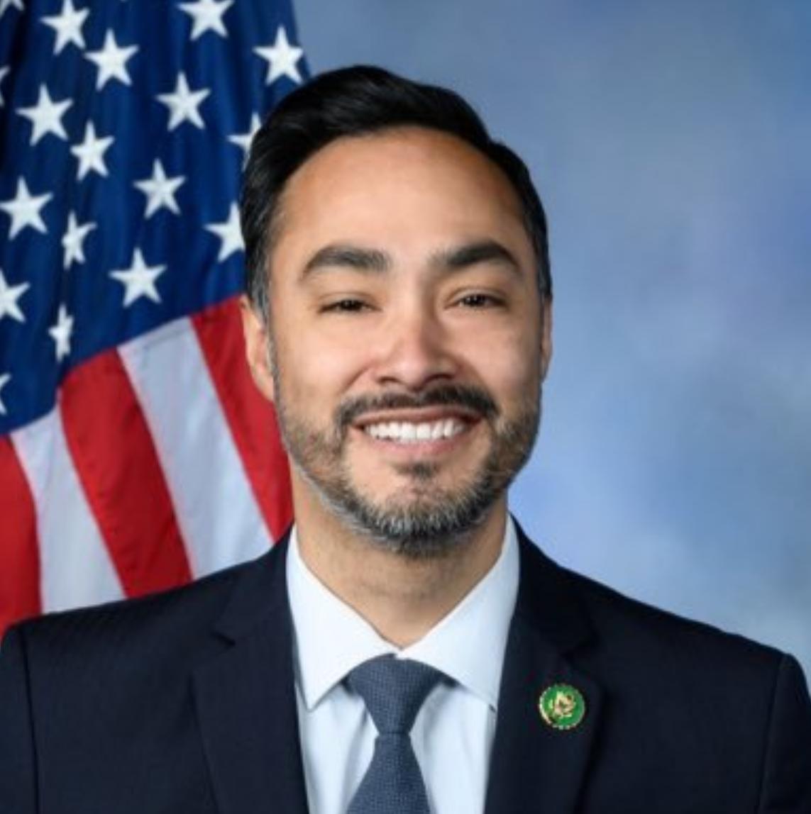 美国为中东油轮护航，多数油轮不驶往美国。
北京时间3月4日，一则来自美国国会的消