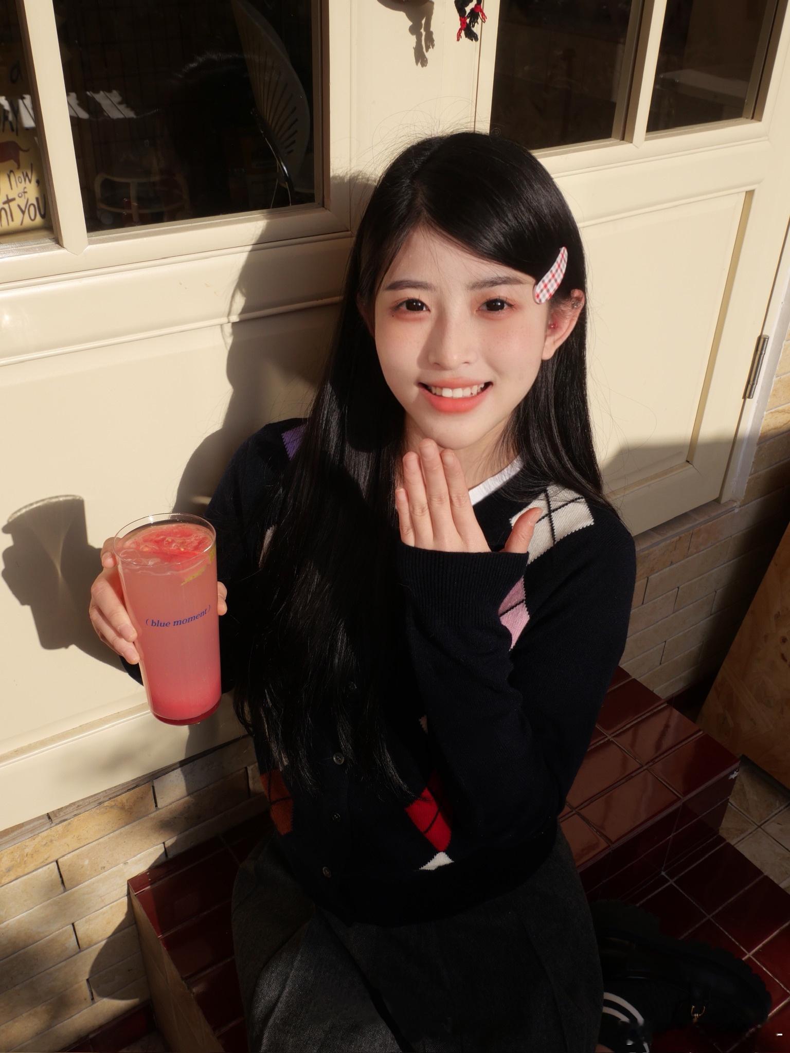 这家腊肠狗狗店老板真的真的超级好 ！！ 活该赚大钱不小心打碎了一个杯子 我马上主