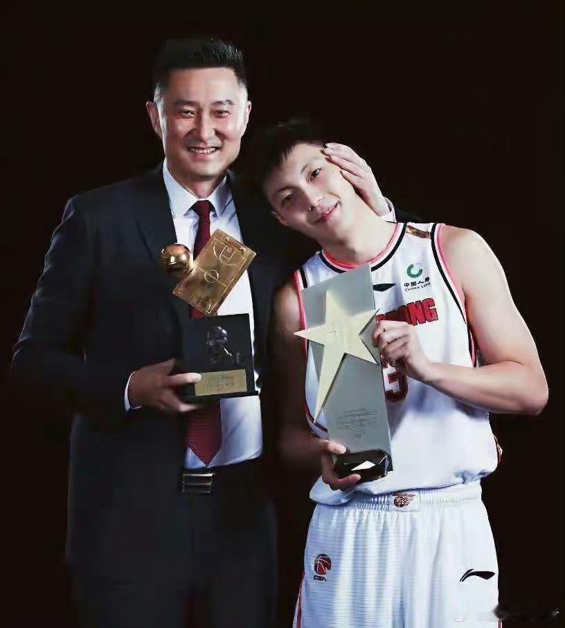 男篮核心持球大核控运大师胡明轩将迎来复出，他将出站对战台湾省队的比赛。中国男篮v