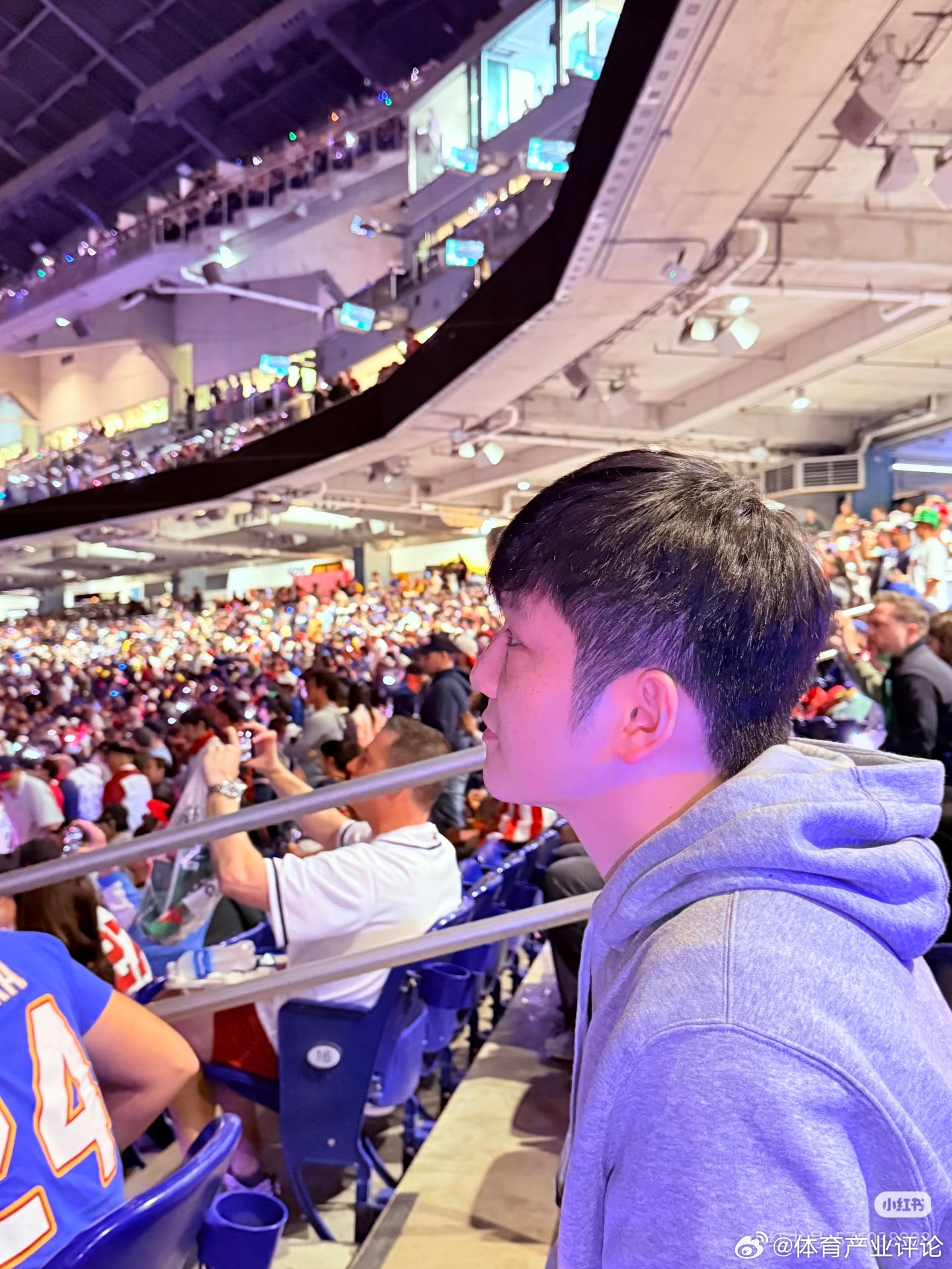 樊振东观看世界棒球经典赛MLB大使已经两次见证美国亚军了此刻皆不凡