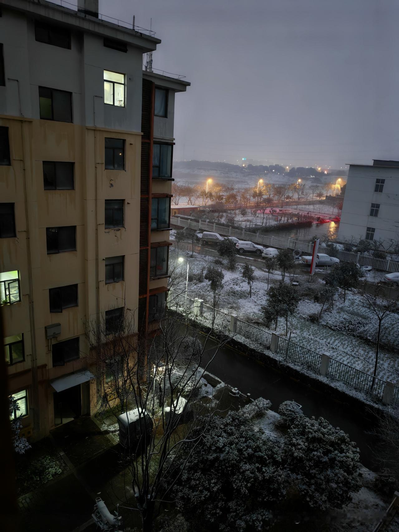 2026新年，就从2025年12月31日下午这场大🌨雪开启。
瑞雪兆丰年，风雪