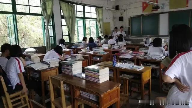 为何有些孩子初二突然开窍？
1、数学难度提升，新增加学科物理，对于很多学生是难度