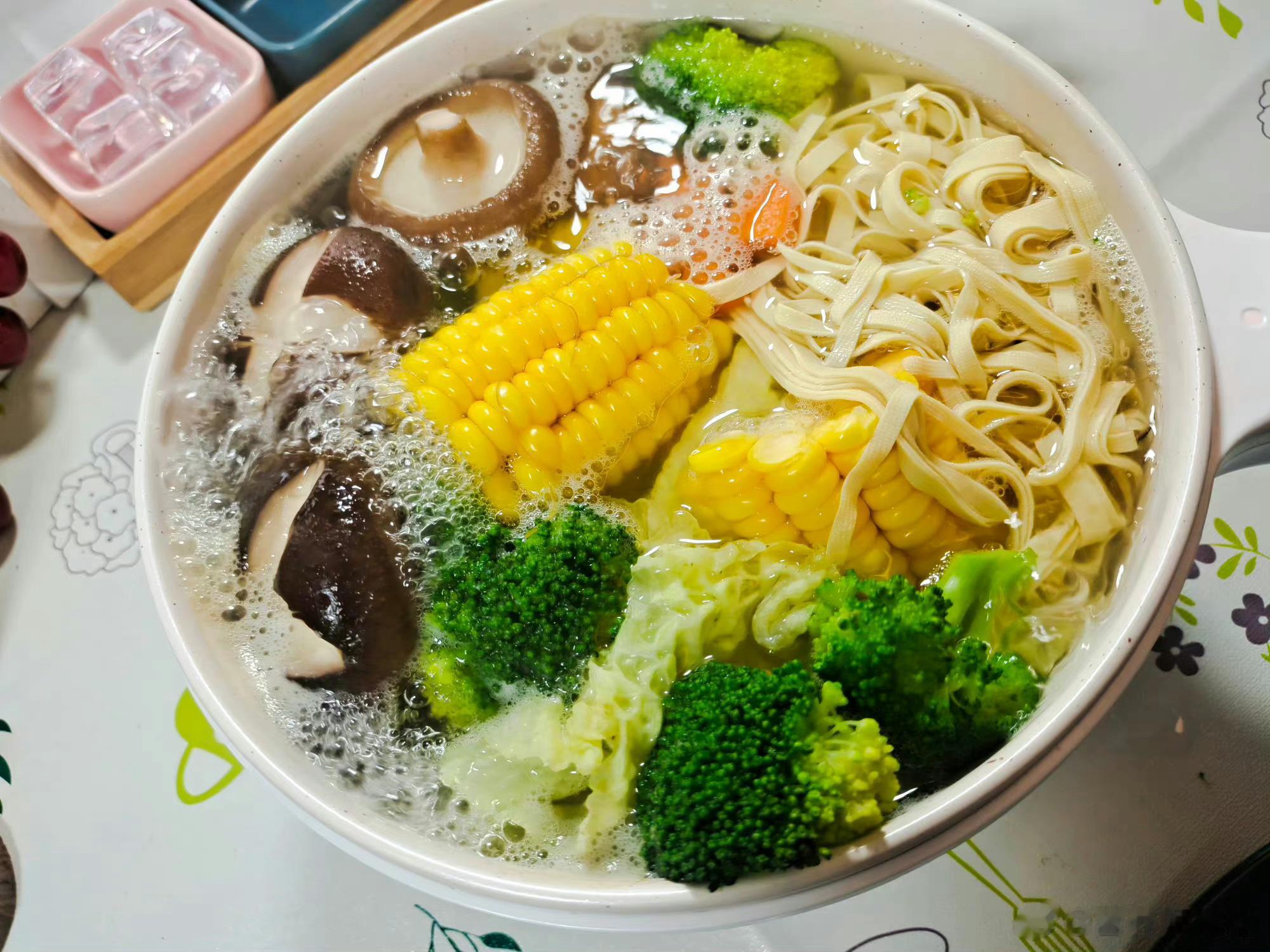 #减肥姐弟水煮菜吃成涮火锅#最近很迷他俩，真的很搞笑，然后又是减脂期的日常！不胖