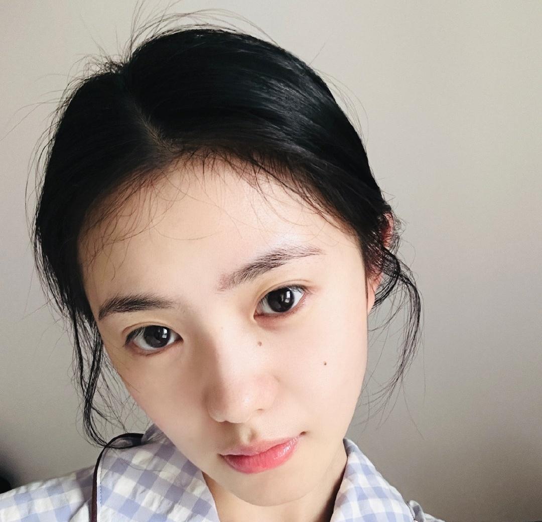 刘浩存超话刘浩存走完红毯拧裙子上的水 miumiu品牌大使刘浩存 刘浩存雅诗兰黛