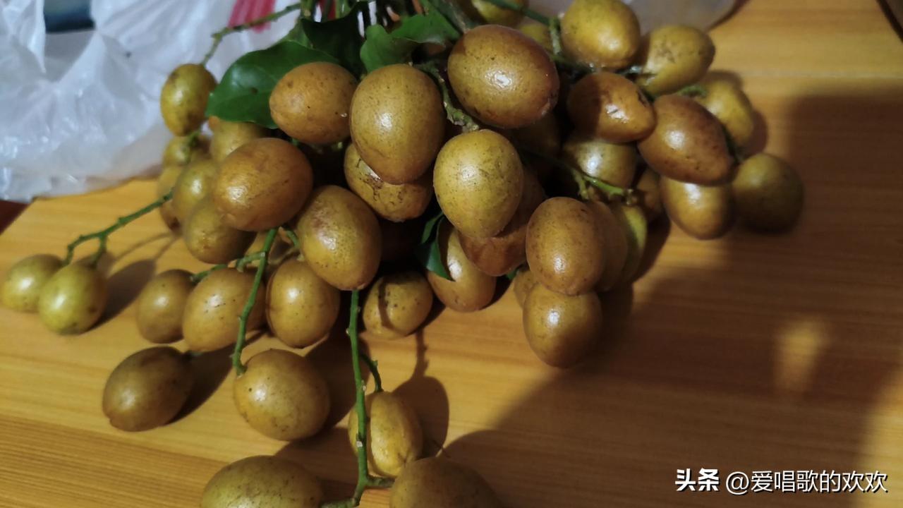 这是刚才一个网友发给我的水果。他问我，这种水果我有没有吃过？

说实话，作为乌鲁