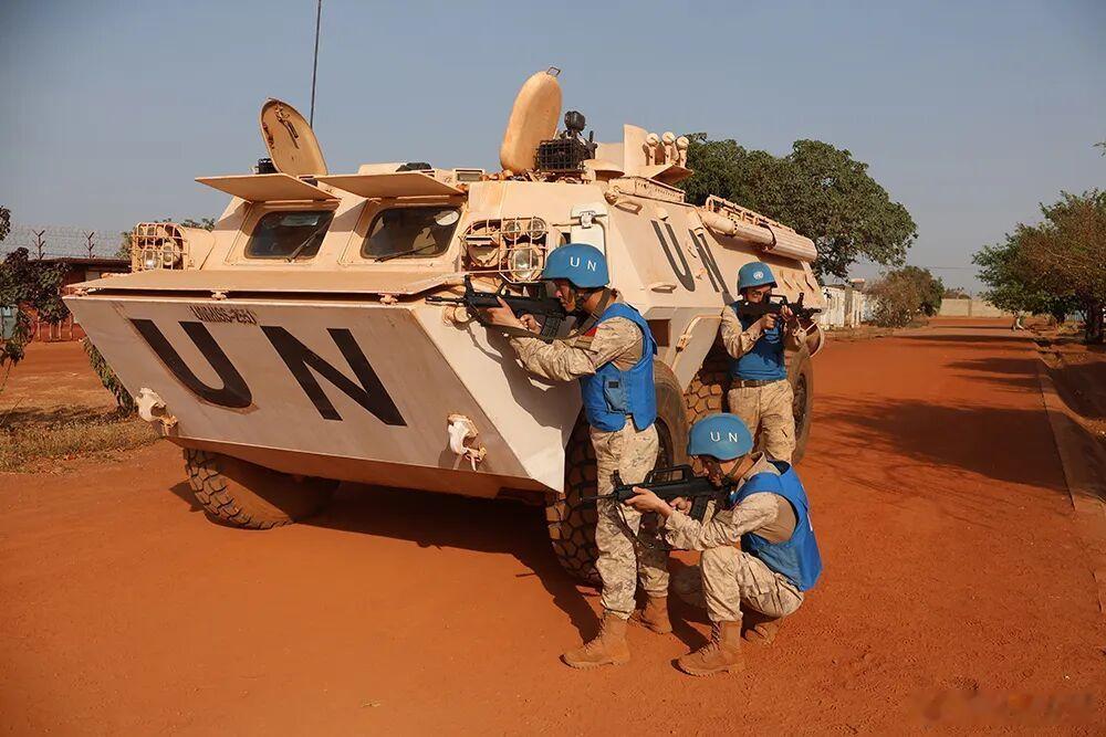 精忠蓝盔致敬中国蓝盔致敬中国军人 凯旋！中国第十五批赴南苏丹（瓦乌）维和部队第一