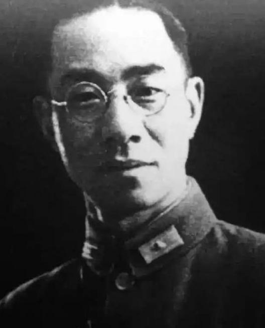 1949 年，北平解放前，军统北平站少将站长徐宗尧手握巨额财富，可他却没有跟着蒋