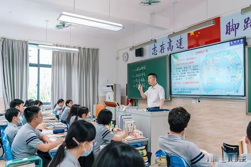 这两天，劝我的人不少
私信里有，微信里也有。意思都差不多。“别争了，争不出结果的