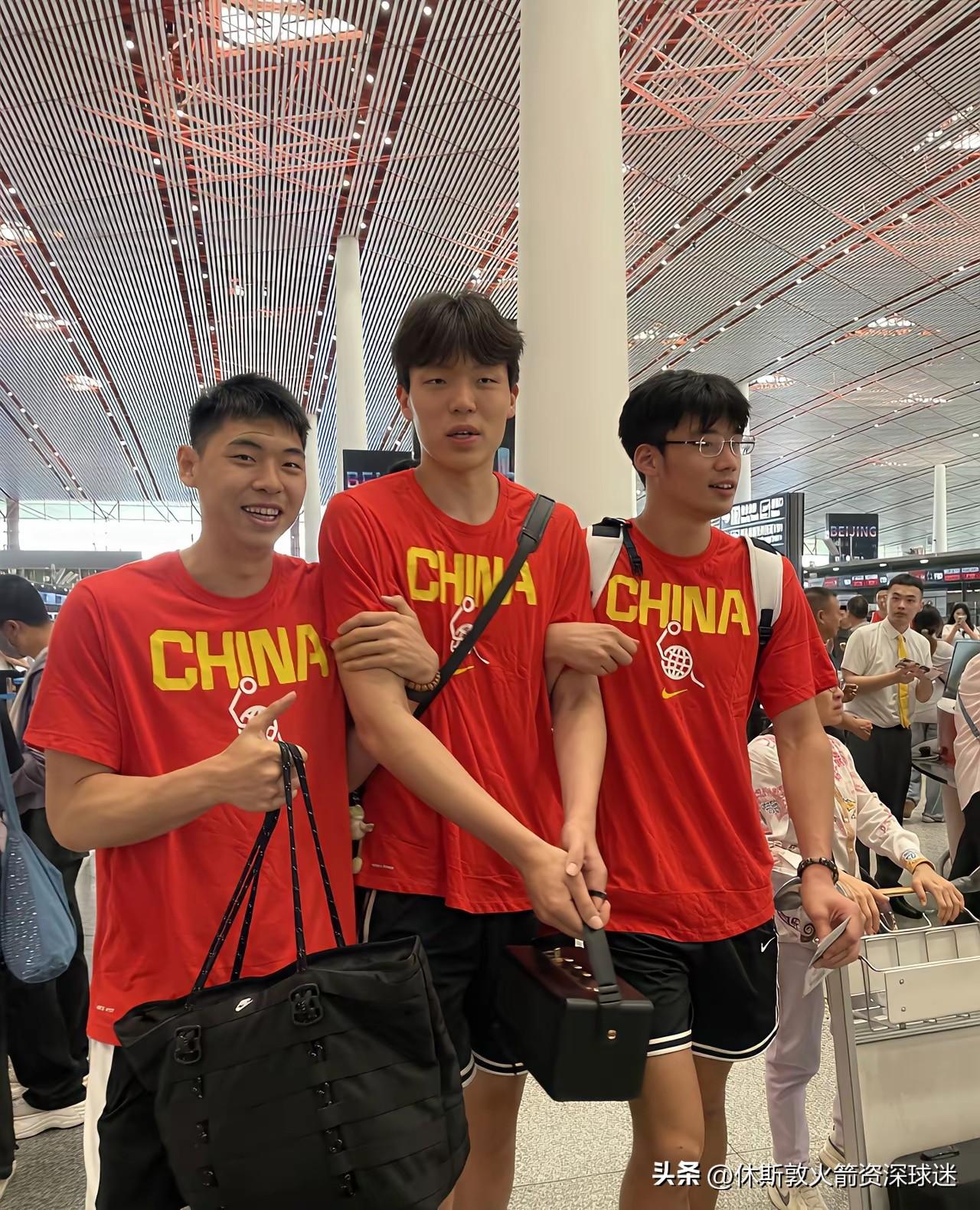 杨瀚森这身材真不想在NBA打了一年的，说实话杨瀚森感觉依旧没有太大进步。个人感觉