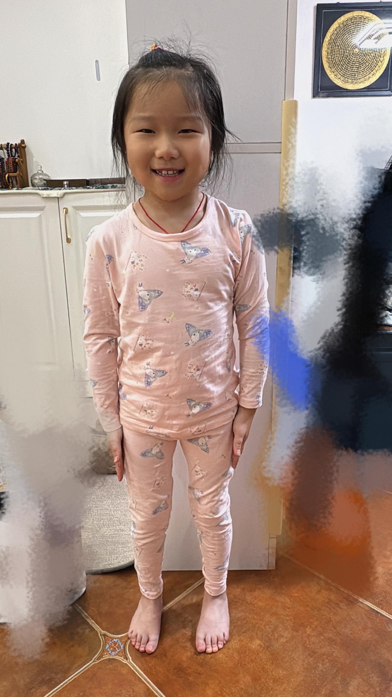 这个小模特还不错吧~妈妈要卖儿童款的家居服，豆豆就是最好的模特，哈哈#豆豆的康复