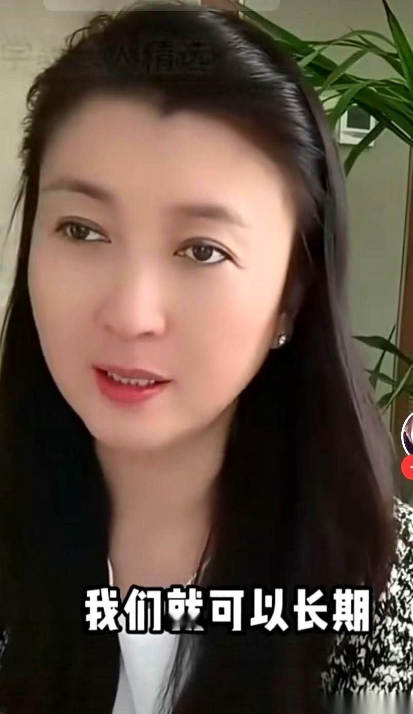 突然就冒出来一堆“好妈妈”、“好儿媳”。
说自己要照顾八十岁的婆婆，八岁的娃，所