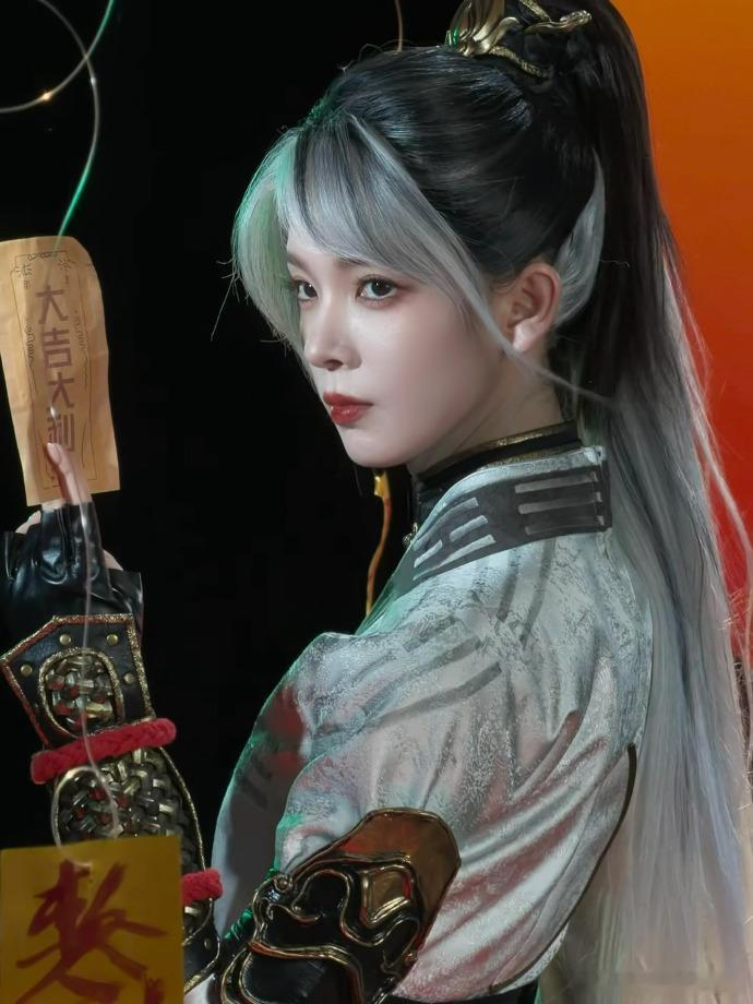 陈瑶道法传人云祈造型陈瑶为和平精英连发18张图陈瑶跨界联动和平精英，化身道法传人