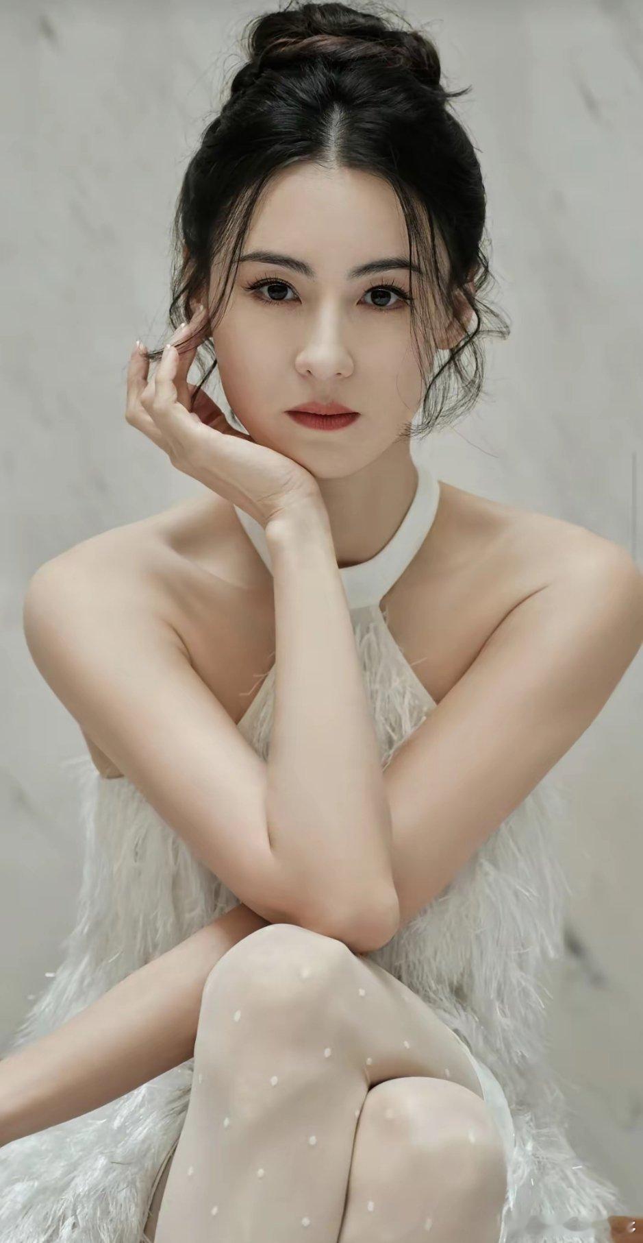 有人问谢振轩，对于爸妈复婚这事怎么看?这小子也真敢说，直接一句话回绝：不用复婚，