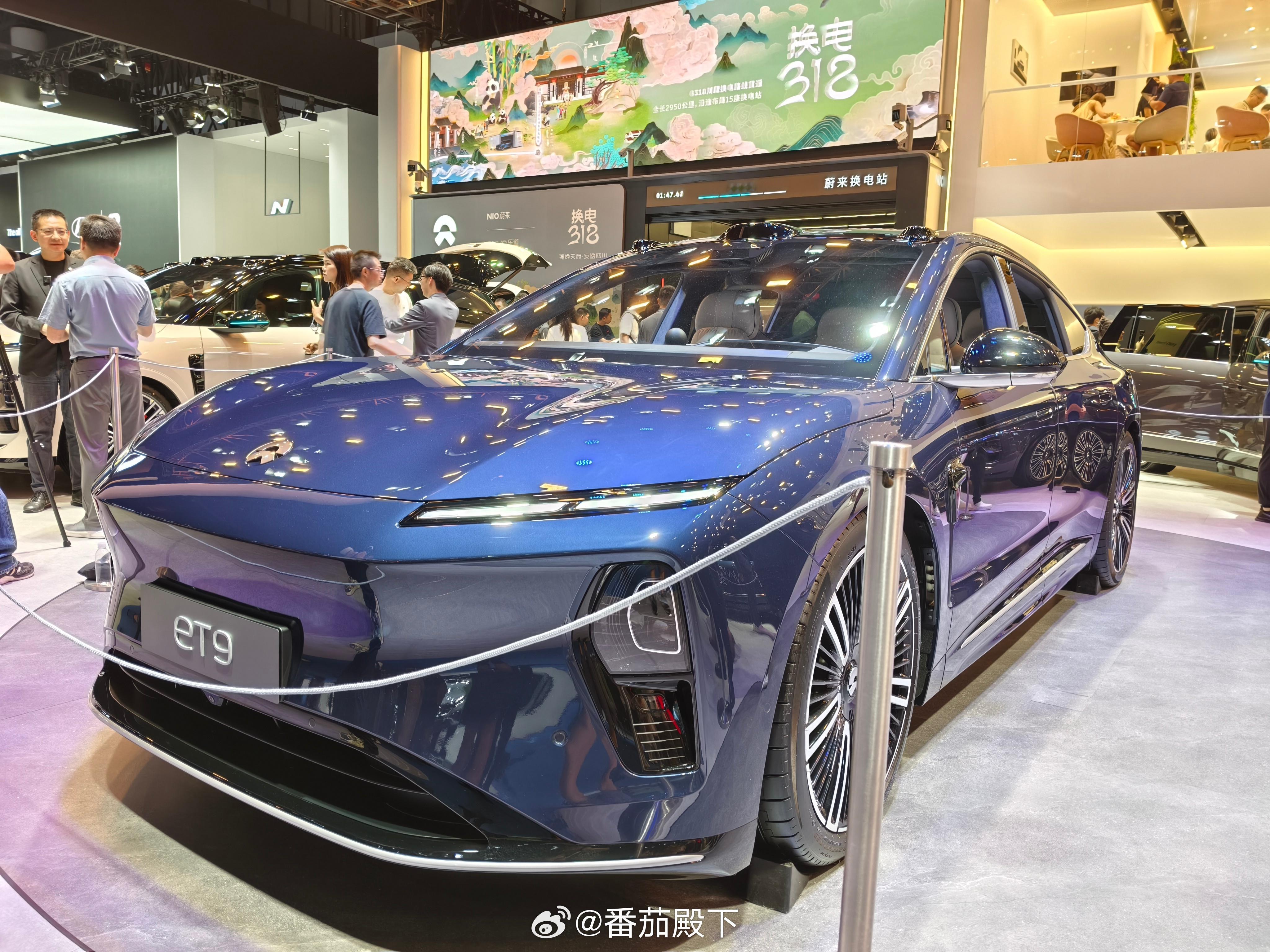 2025成都车展 蔚来ET9依旧“神物”一般不可触碰，但其实有些蔚来中心是可以上