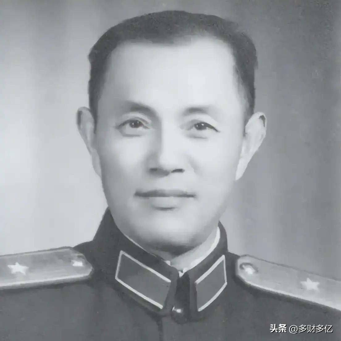 毛主席钦点正军级老将赴江西军区，张力雄的实战履历，配得上这份重用！
 
毛主席批