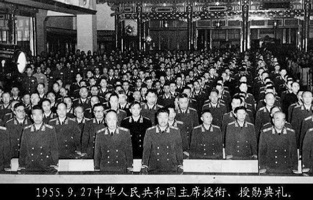 开国中将黄火星，战功赫赫却差一点丢了军衔，多亏周总理暖心相助
“老黄，你怎么还在