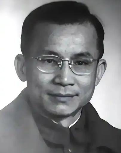 1942年延安，保卫部抓了个军统特务。常人看来，关押审问是标配。但保卫部长陈泊却