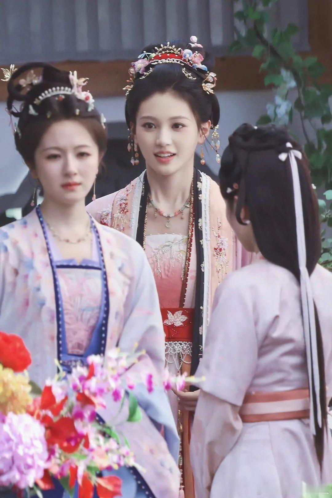 沈羽洁和李兰迪同框的时候也丝毫不会显得暗淡无光，这才是女配的正确打开方式呀 ​​