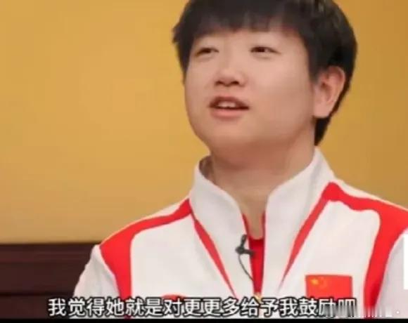 孙颖莎陈梦真实关系曝光！孙颖莎在采访时说，她想让陈梦再陪她们打一届，说陈梦给了她